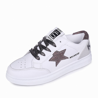 Γυναικεία αθλητικά παπούτσια σε λευκό χρώμα