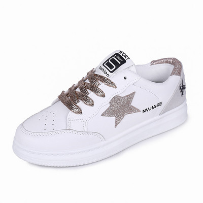 Γυναικεία αθλητικά παπούτσια σε λευκό χρώμα