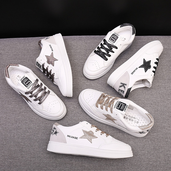 Γυναικεία αθλητικά παπούτσια σε λευκό χρώμα