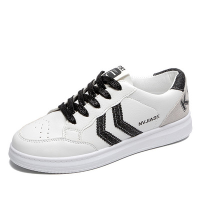 Γυναικεία αθλητικά  παπούτσια σε λευκό χρώμα