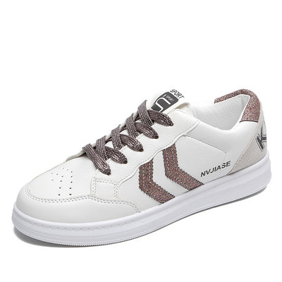 Γυναικεία αθλητικά  παπούτσια σε λευκό χρώμα