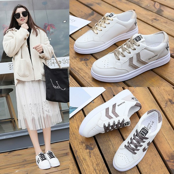 Γυναικεία αθλητικά  παπούτσια σε λευκό χρώμα