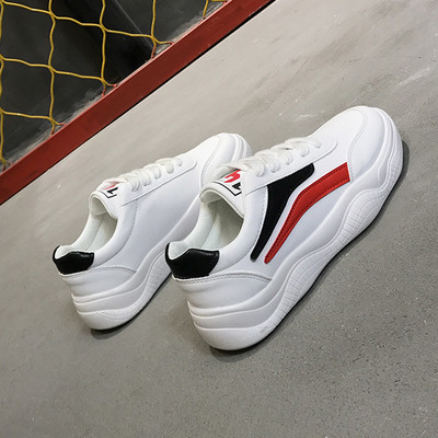 Γυναικεία αθλητικά παπούτσια σε λευκό χρώμα