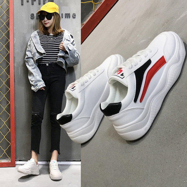 Γυναικεία αθλητικά παπούτσια σε λευκό χρώμα