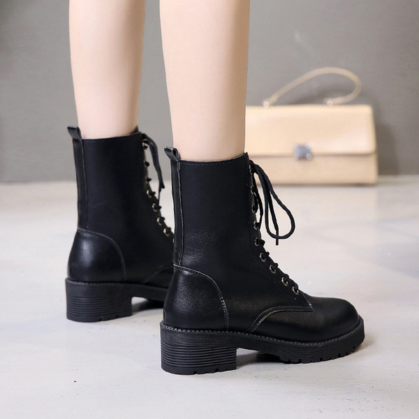 Fekete színű női csizma - két modell