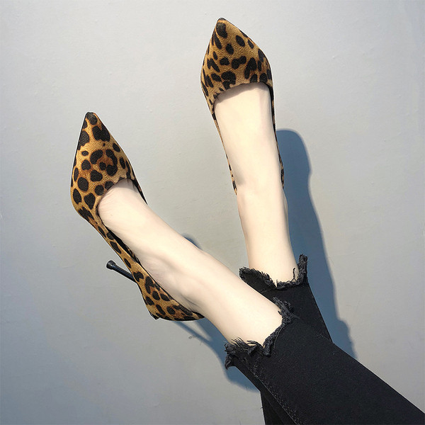 Γυναικεία  μοντέρνα παπούτσια με  ψηλά τακούνια σε λεοπάρδαλη εκτύπωση