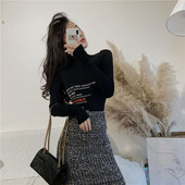 Καθημερινό  γυναικείο μπλουζάκι με επιγραφές και κολάρο  σε διάφορα χρώματα