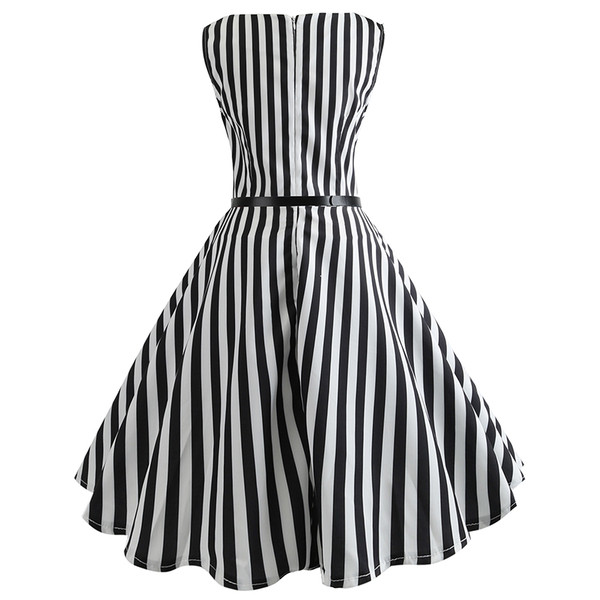 Fekete-fehér csíkos női ruha