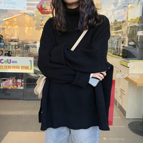 Alkalmi női pulóver oldalsó hasítékokkal