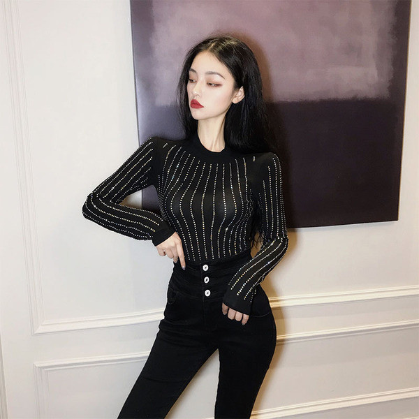 Μοντέρνα γυναικεία μπλούζα με O-λαιμόκοψη σε δύο χρώματα