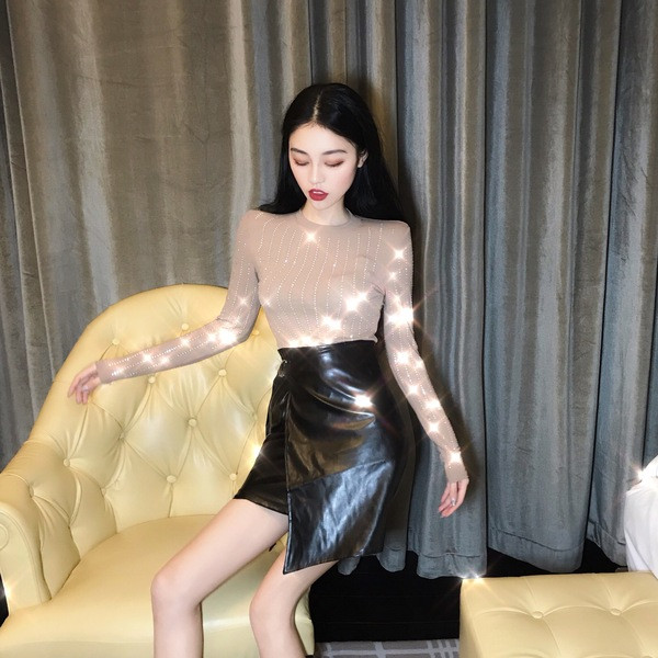 Μοντέρνα γυναικεία μπλούζα με O-λαιμόκοψη σε δύο χρώματα