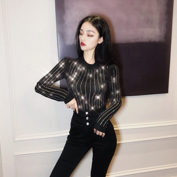 Μοντέρνα γυναικεία μπλούζα με O-λαιμόκοψη σε δύο χρώματα