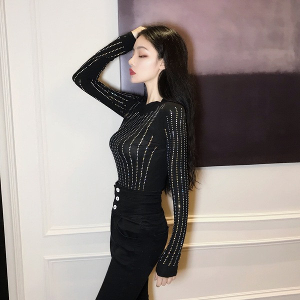 Μοντέρνα γυναικεία μπλούζα με O-λαιμόκοψη σε δύο χρώματα