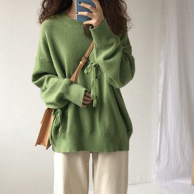 Модерен дамски пуловер с връзки на ръкавите