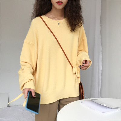 Μοντέρνο γυναικείο πουλόβερ με τύπωμα στα μανίκια