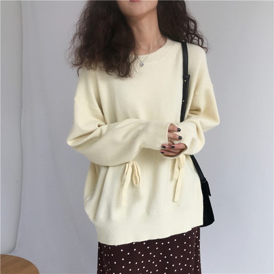 Μοντέρνο γυναικείο πουλόβερ με τύπωμα στα μανίκια