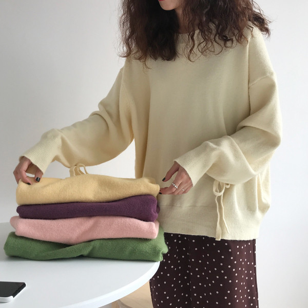 Μοντέρνο γυναικείο πουλόβερ με τύπωμα στα μανίκια