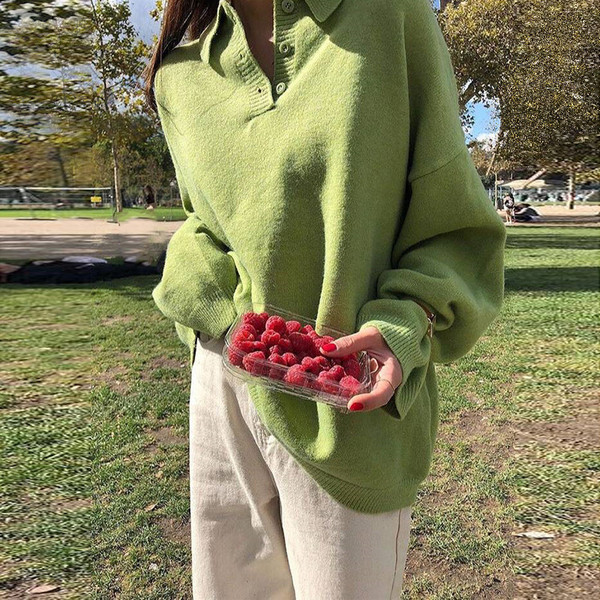 Alkalmi női pulóver gombokkal, zöld színben