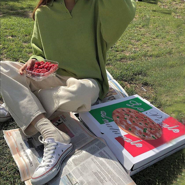 Alkalmi női pulóver gombokkal, zöld színben