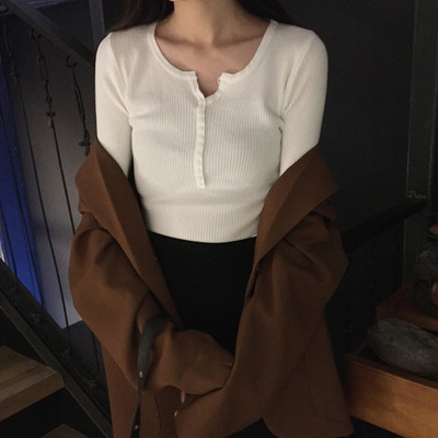 Modern női pulóver gombokkal, különböző színekben