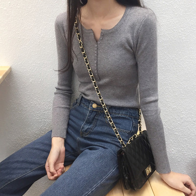 Modern női pulóver gombokkal, különböző színekben