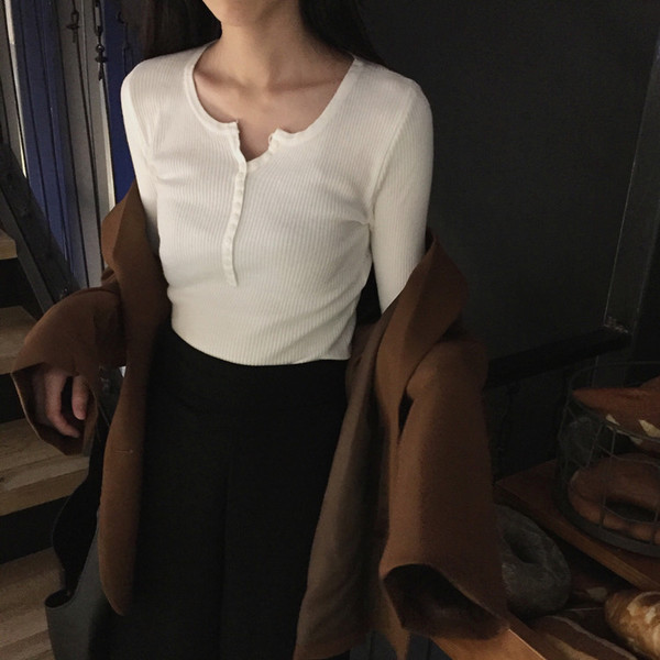 Modern női pulóver gombokkal, különböző színekben