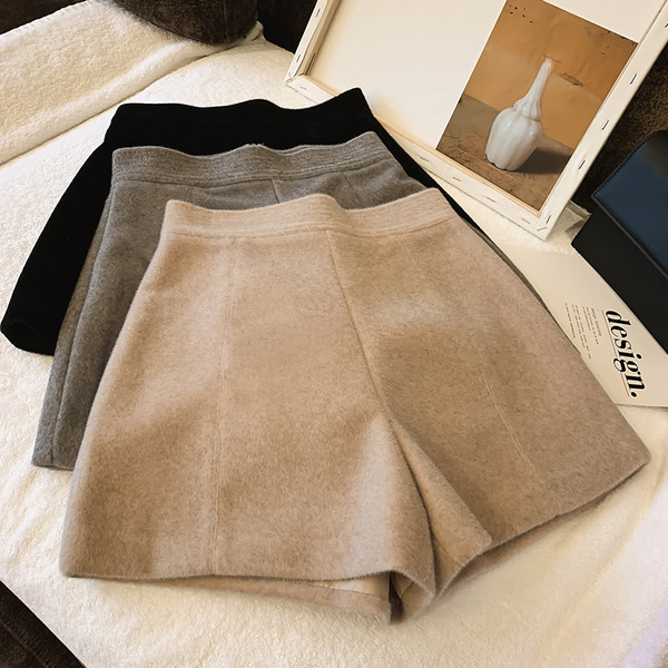 Pantaloni scurți de damă cu talie înaltă