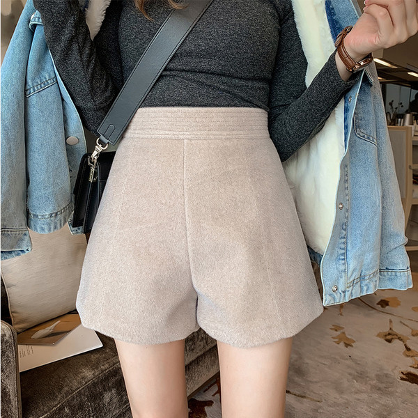 Pantaloni scurți de damă cu talie înaltă