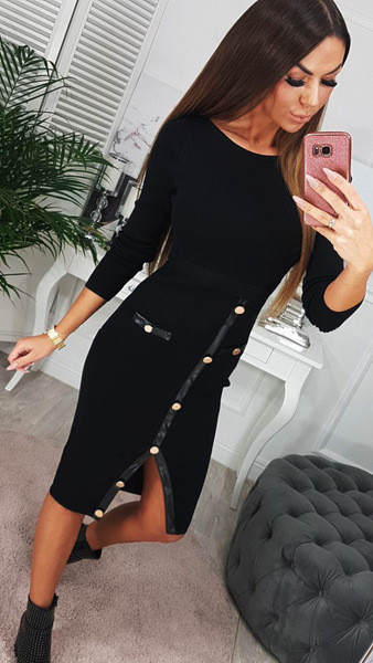 Fekete női ruha hosszú ujjal és gombokkal