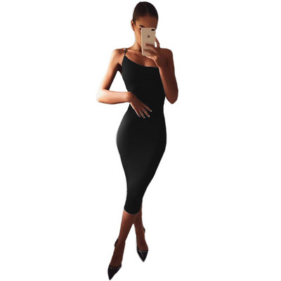 Elegáns női ruha a testen, egy pánttal