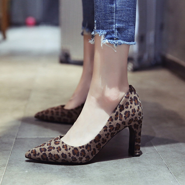 Modern női magassarkú cipő két színben