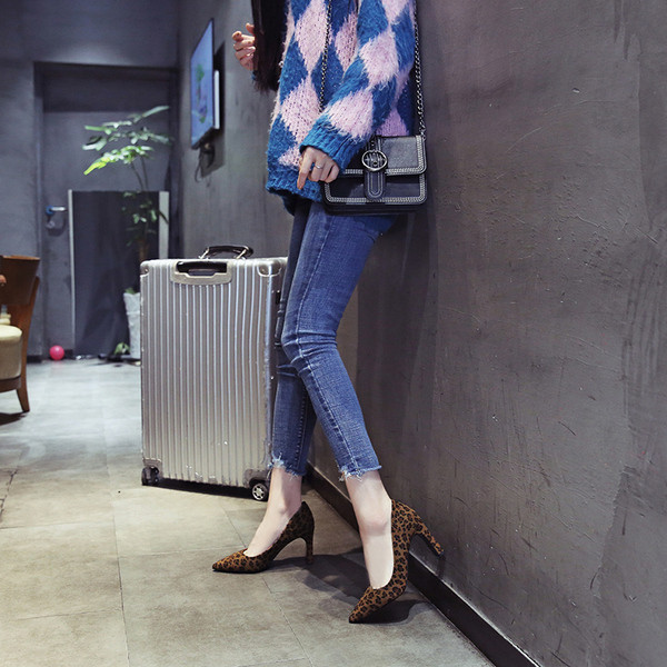 Modern női magassarkú cipő két színben