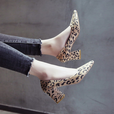 Stílusos női magassarkú cipő két modellben