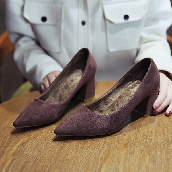 Stílusos női magassarkú cipő két modellben