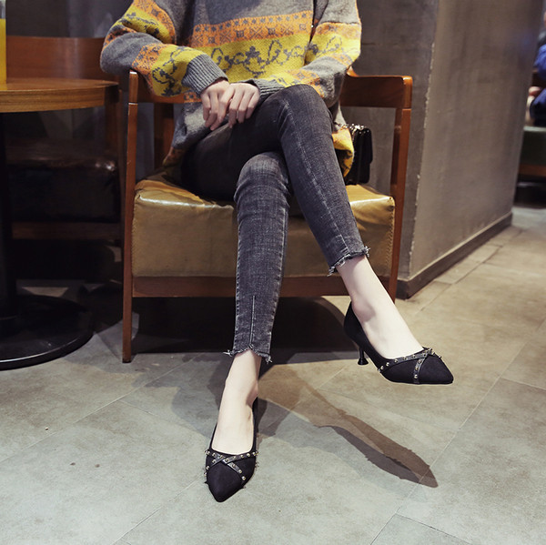 Női elegáns magassarkú cipő három színben