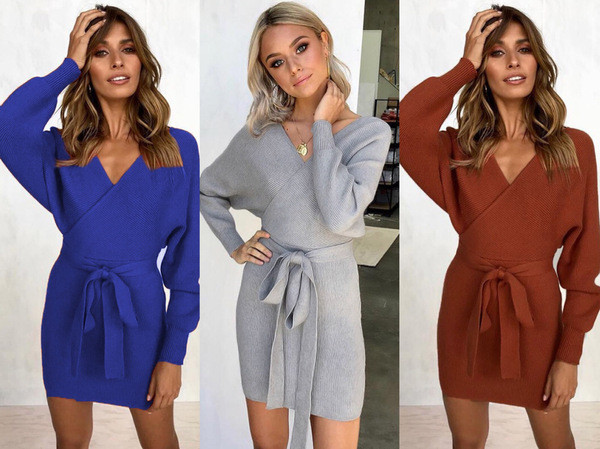 Rövid női ruha, hosszú ujjal és V-nyakkal