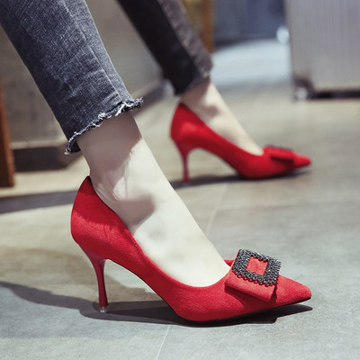 Κομψά γυναικεία παπούτσια με ψηλά τακούνια σε δύο χρώματα - μαύρο και κόκκινο