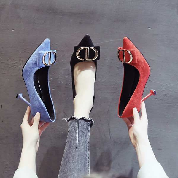 Aktuális női cipők három színben, magassarkúban