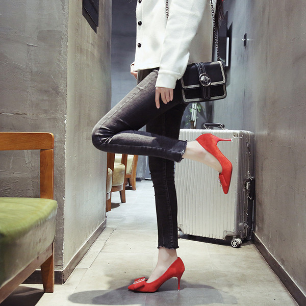 Κομψά γυναικεία παπούτσια με ψηλό τακούνι  με πόρπη