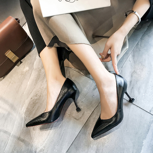 Öko bőrből készült modern női cipő két színben