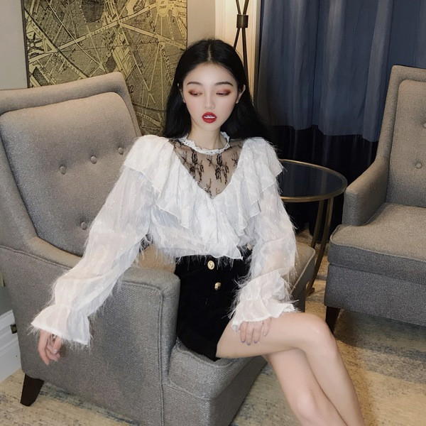 Μοντέρνο γυναικείο πουκάμισο με ντεκολτέ σε σχήμα V σε δύο χρώματα