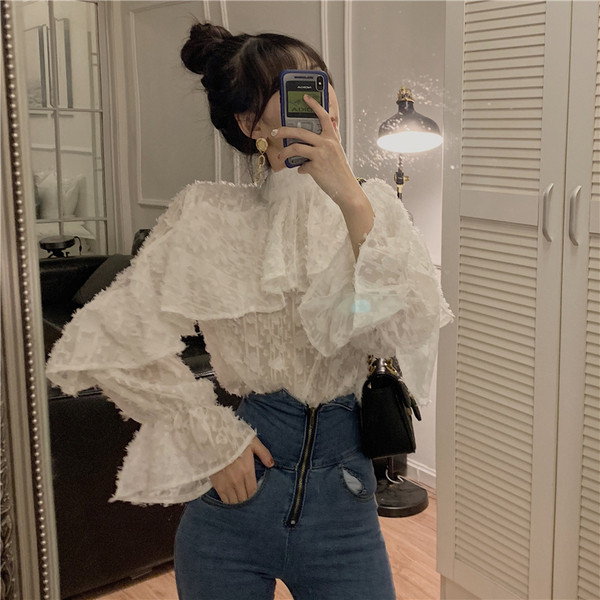 Cămașă elegantă de damă cu mâneci lotus în alb-negru