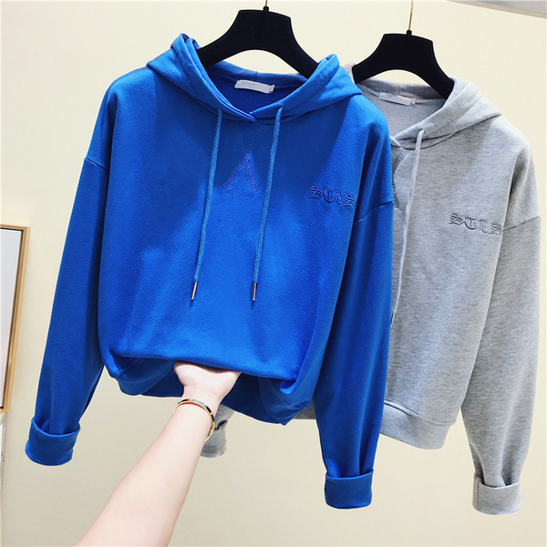 Sport-alkalmi női blúz kapucnival két színben