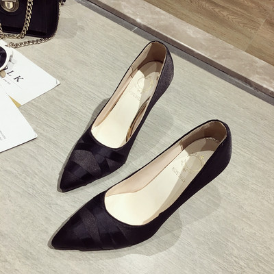 Elegáns női magassarkú cipő három színben