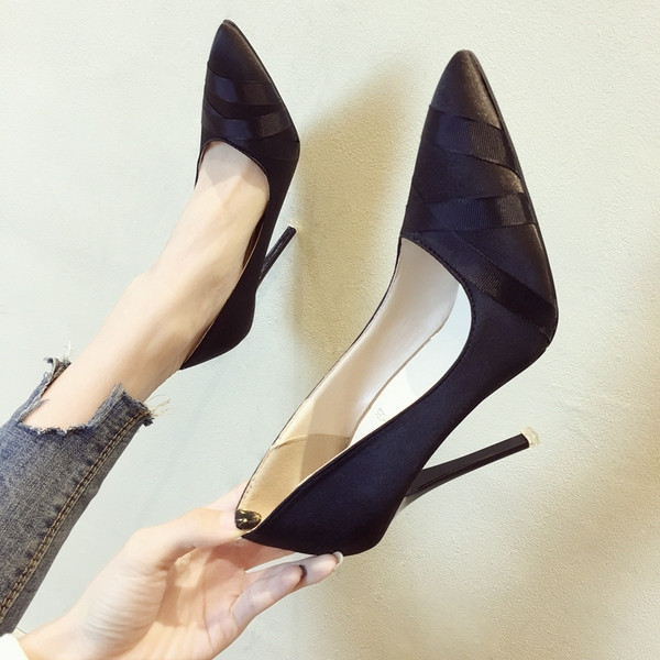 Elegáns női magassarkú cipő három színben