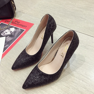 Μοντέρνα γυναικεία παπούτσια σε τρία χρώματα με ψηλό τακούνι