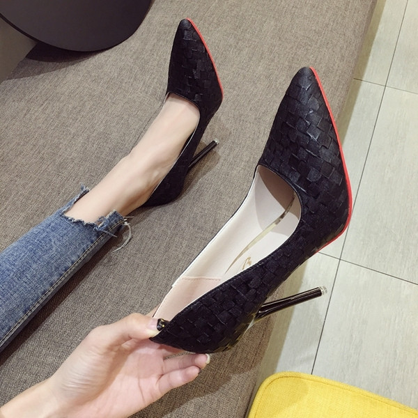 Μοντέρνα γυναικεία παπούτσια σε τρία χρώματα με ψηλό τακούνι