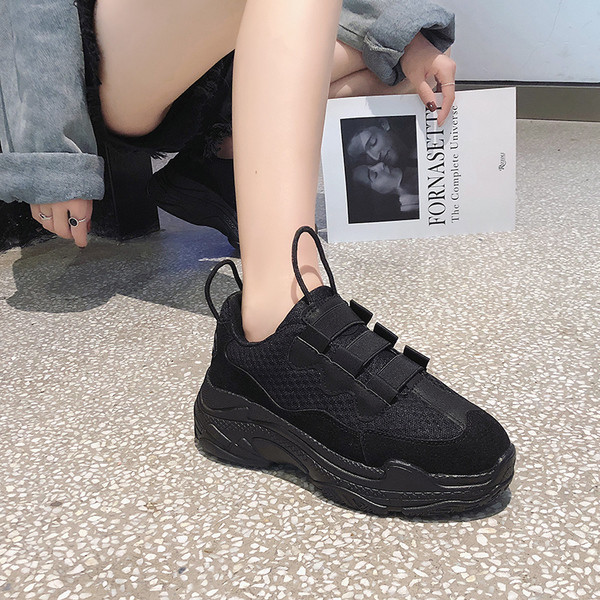 Modern női tornacipő két színben - fekete és piros