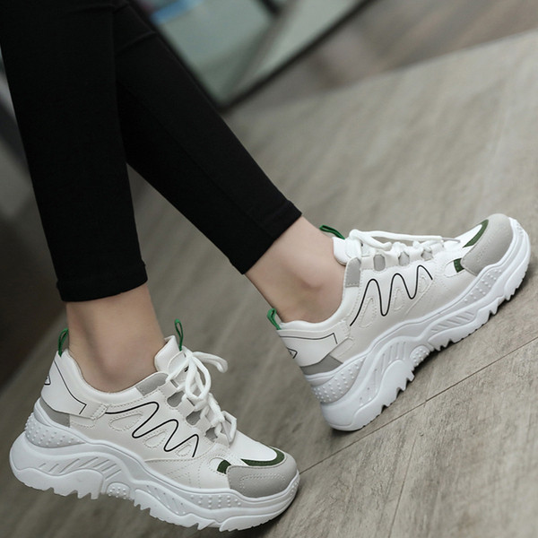 Γυναικεία αθλητικά παπούτσια σε τρία χρώματα