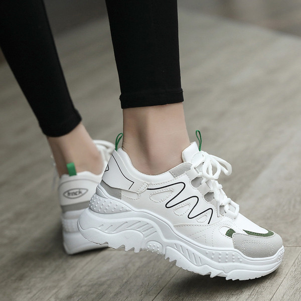 Γυναικεία αθλητικά παπούτσια σε τρία χρώματα